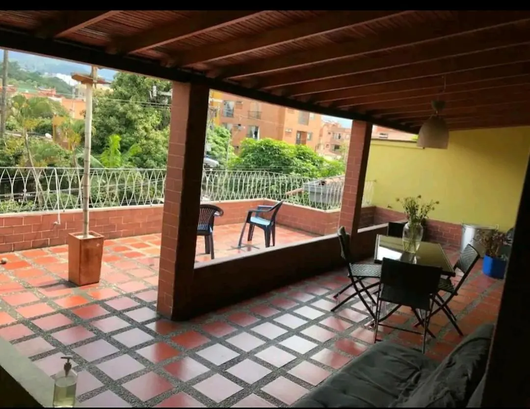 Habitación en casa particular Apartamento Bed&Breakfast en elegante apartamento con floréale Terraza Unicentro Medellín