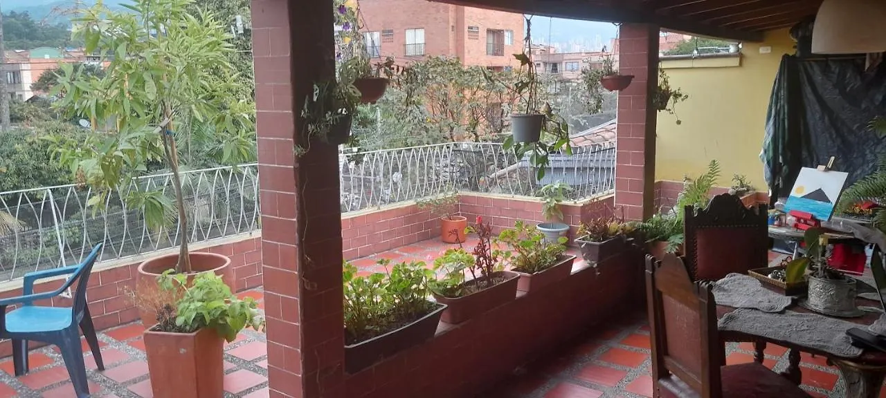 Habitación en casa particular Apartamento Bed&Breakfast en elegante apartamento con floréale Terraza Unicentro Medellín Colombia